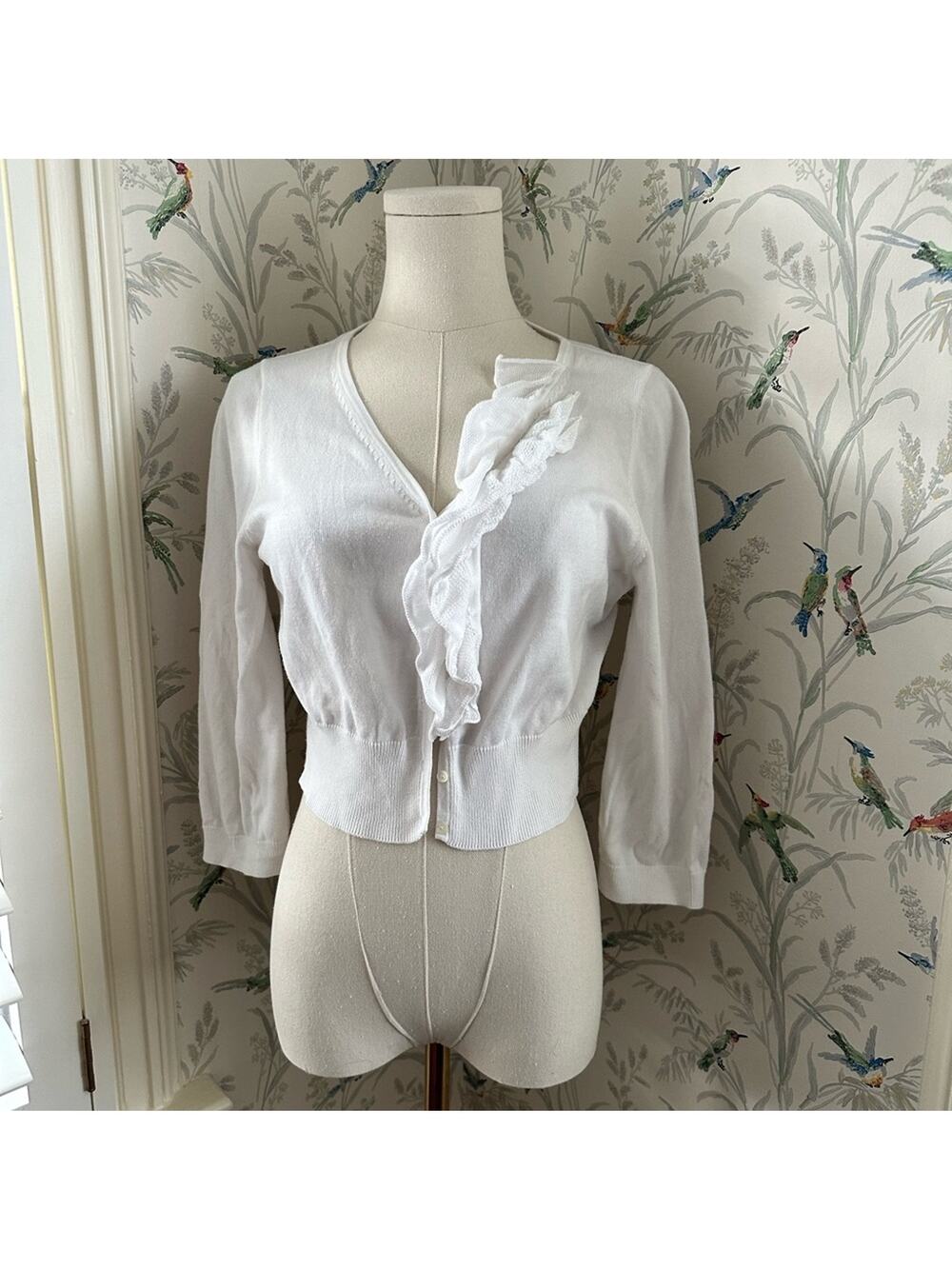 Gap women’s white cropped/ maternity sweater 100% cotton size medium